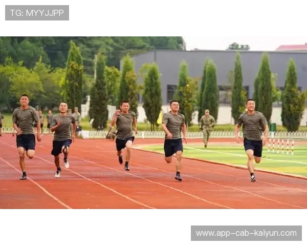 “三叉湖飞盘赛：飞盘对决让田径场充满空中热力”